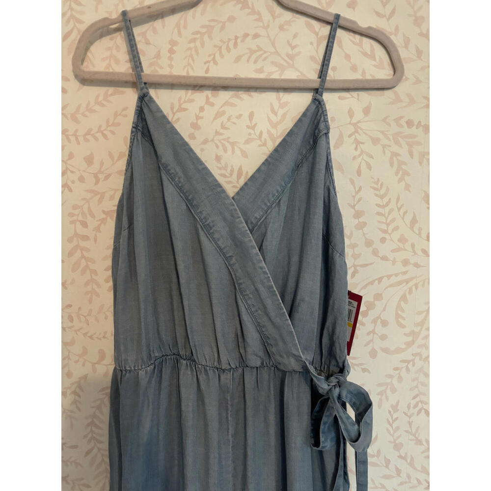 FALL SALE! NWT Vince Camuto Light Blue Chambray Jumpsuit - Picture 3 of 7